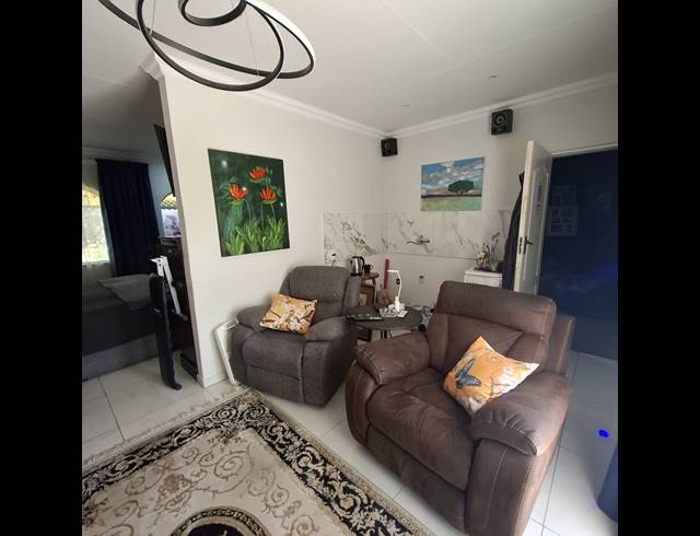 6 BEDROOM HOUSE FOR SALE IN MEYERTON CENTRAL
